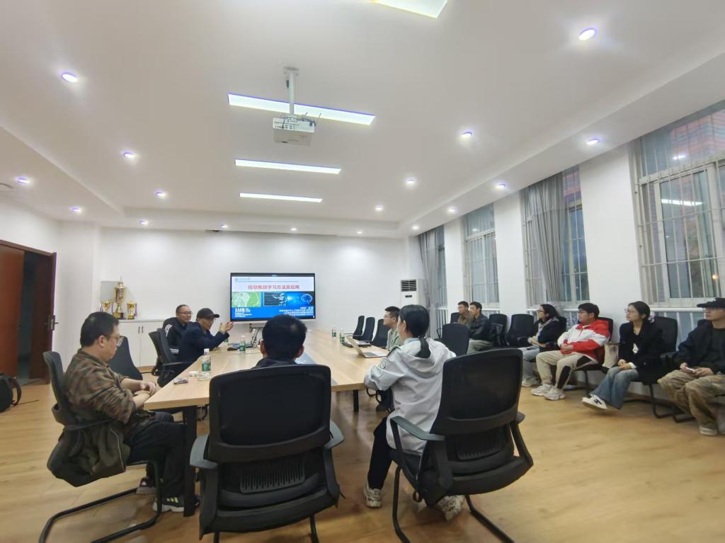 西安交通大學(xué)陳霸東教授蒞臨我院開展網(wǎng)絡(luò)信息技術(shù)研發(fā)學(xué)術(shù)報(bào)告